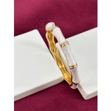 Calista Aksesuar Beyaz Sedef Renkli ve Altın Detaylı Kemik Şekilli Gold Kelepçe