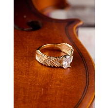 Oroline Kuyumculuk 8 Ayar Şerit Desenli Baget Taşlı Kadın Altın Yüzük