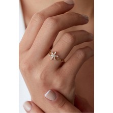 Oroline Kuyumculuk 8 Ayar Kartanesi Desenli Taşlı Kadın Altın Yüzük