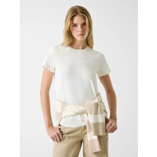 Guess Gj Kısa Kollu Bisiklet Yaka Normal Kesim Yıldız Nakışlı Kadın Krem T-Shirt W6RI18J1314-G053