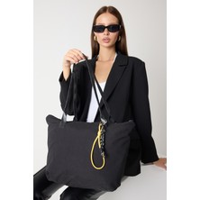 Tonny Black Kadın Siyah Fermuarlı Kumaş Saplı Omuz Çantası