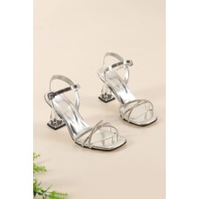 Kadın Firibu Taşlı Şeffaf Topuklu Ayakkabı 7 cm Kristal Detaylarla Şıklık ve Konfor