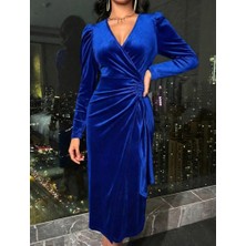 Kadın Uzun Kollu Kruvaze Yakalı Yandan Büzgülü Midi Kadife Elbise