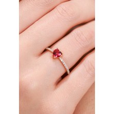 Oroline Kuyumculuk 8 Ayar Kırmızı Kalp Desenli Taşlı Minimal Kadın Altın Yüzük