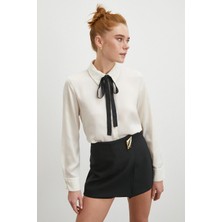 Never More Yaka Bağlamalı Saten Gömlek Ekru