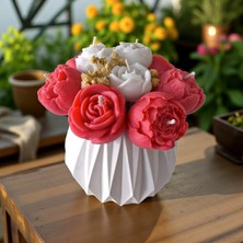 Hediye İstasyonum Kırmızı Beyaz Çiçek Mum Buketi – El Yapımı Taş Tozu Vazo, Kokulu Soya Mum