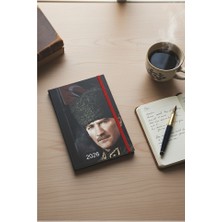 ArtMaster 2026 Atatürk Ajanda Premium Sert Kapak Özel Baskı 17X24 cm Lastikli Ajanda Atatürk Kapaklı Siyah OFS907ATA