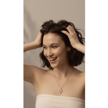 Studio Fashion 1988 Kadın Premium Kuyumcu Işçilik Rodyum Kaplama Taşlı Modern Tasarım Kalp Kolye