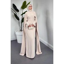 Merven Akyüz Serein Pelerinli Incili Abiye Taş