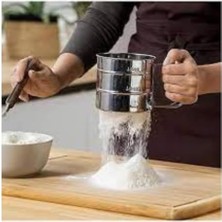 Paslanmaz Çelik Un Eleği – Tek Elle Kullanım, 3 Katlı Ince Tel Süzgeç, Pratik Mutfak Eleği