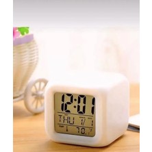 Renk Değiştiren Küp Şeklinde Dijital Masa Saati: Alarm, Termometre ve Tarih Özellikli