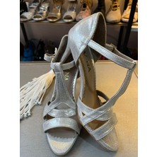 Suna Gümüş Işıltı Mirada Kapalı Topuk Model 8,5 cm 13 Pont Topuk Boyu Tango- Dans ve Abiye Ayakkabısı