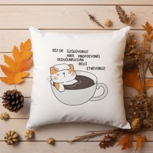 Qoeuyl Boutique Biz De Üzülüyoruz Ama Profesyoneliz Baskılı Komik Hediyelik Elyaf Dolgulu Saten Dekoratif Yastık