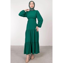 Tesettür Diyarı Kırışık Kumaş Detaylı Kuşaklı Tesettür Elbise -Zümrüt