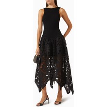 AJE Atlas Siyah Knit Midi Elbise, Romantik Feminenlik ve Modern Sanat