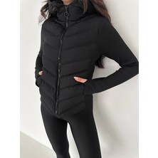 Parmak Geçirme Detaylı Slim Fit Çavuş Kapüşonlu Mont