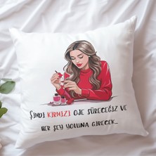 Qoeuyl Boutique Kırmızı Oje Süreceğiz Her Şey Yoluna Girecek Baskılı Motivasyon Hediyelik Saten Dekoratif Yastık