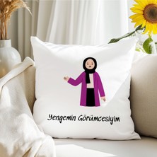 Qoeuyl Boutique Yengemin Görümcesiyim Baskılı  Hediyelik Elyaf Saten Dekoratif Yastık