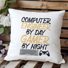 Qoeuyl Boutique Computer Engineer By Day Gamer Baskılı Mühendis Hediyelik Elyaf Saten Dekoratif Yastık