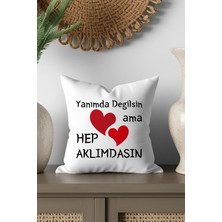 Qoeuyl Boutique Yanımda Değilsin Ama Aklımdasın Kalp Baskılı Eş Sevgili Arkadaş Hediye Saten Mini Dekoratif Yastık