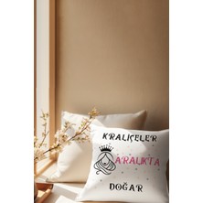 Qoeuyl Boutique Kraliçeler Bu Ayda Doğar Baskılı Eş, Sevgili, Arkadaşa Hediyelik Saten Mini Dekoratif Yastık