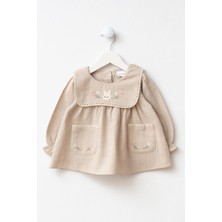 Magu Kız Çocuk Pamuklu Bej Nakışlı Elbise – Büyük Yaka Detaylı, Cepli