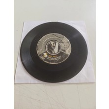 Plakperest Emel Sayın – Rüyalar Gerçek Olsa  -  1972 Türkiye Basım 45’lik Plak-Kapaksız-2.el