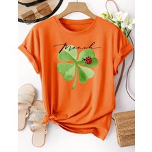 Amor Face Büyük Beden Özel Tasarım Dört Yapraklı Şans Yoncası Baskılı %100 Pamuk Modern Kadın T-Shırt