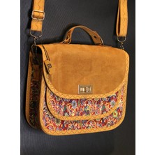 Pujiva Büyük Boy-Etnik Desenli, Fermuarlı, Kilitli, Desenli, Suet Kapaklı El ve Omuz Askılı Çanta, E:26 B:20