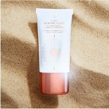 Charlotte Tilbury Cildin Daha Pürüzsüz Olmasını Sağlayan Besleyici Aydınlatıcı Renkli Yüz Kremi 40 ml CTILBURY19