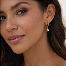 Heppii Gold Mini Top Sallantılı Halka Küpe – Minimal Günlük Şık Tasarım