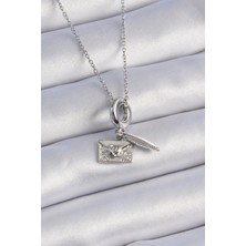 Nehir 316L Çelik Gümüş Renk Kalp Detay Mektup Figür Charm Model Kadın Kolye