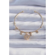 Nehir Pirinç Altın Renk Zirkon Taşlı Yonca Model Charm Bileklik