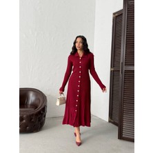 Qscob Kadın Fitilli Uzun Triko Elbise – Gold Düğmeli, Zarif ve Modern