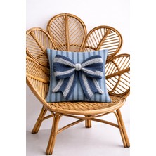 Ases Design 3D Örgü Fiyonk Detaylı Lacivert-Beyaz Çizgili Dekoratif Kırlent Kılıfı (45X45 Cm)