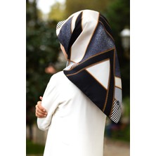 Vissona %100 Twill Ipek Geometrik Desenli Gümüş - Siyah Renkli 90X90 Eşarp Dikim Şekli : El Dikişi