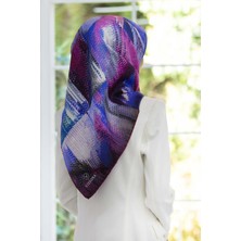 Vissona %100 Twill Ipek Efektli ve Geometrik Desenli Mürdüm - Saks Renkli 90X90 Eşarp Dikim Şekli : El Dikiş