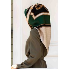 Vissona %100 Twill Ipek Monogram ve Barok Desenli Zümrüt Yeşili - Krem Renkli 90X90 Eşarp Dikim Şekli : El D