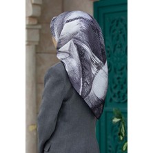 Vissona %100 Twill Ipek Efektli ve Geometrik Desenli Siyah - Beyaz Renkli 90X90 Eşarp Dikim Şekli : El Dikiş