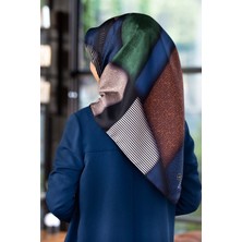 Vissona %100 Twill Ipek Dokulu ve Geometrik Desenli Lacivert - Zümrüt Yeşili Renkli 90X90 Eşarp Dikim Şekli