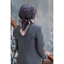 Vissona %100 Twill Ipek Harf Desenli Siyah - Vizon Renkli 90X90 Eşarp Dikim Şekli : El Dikişi