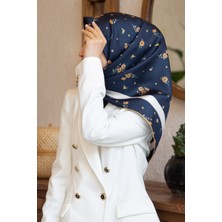 Vissona 100% Twill Ipek Bordürlü Çıtır Çiçek Desenli Lacivert - Gold Renkli 90X90 Dikim Şekli : El Dikişi Eş