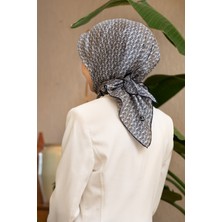 Vissona %100 Twill Ipek Çizgi Desenli Krem - Lacivert Renkli 90X90 Eşarp Dikim Şekli : El Dikişi