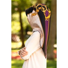 Vissona %100 Twill Ipek Monogram ve Barok Desenli Krem - Mürdüm Renkli 90X90 Eşarp Dikim Şekli : El Dikişi