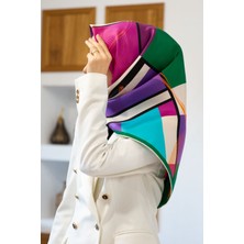 Vissona %100 Twill Ipek Geometrik Desenli Zümrüt Yeşili - Mürdüm Renkli 90X90 Eşarp Dikim Şekli : El Dikişi