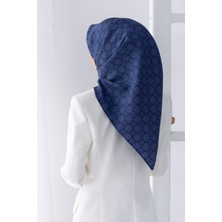 Vissona %100 Twill Ipek Monogram Desenli Indigo Renkli 90X90 Eşarp Dikim Şekli : El Dikişi