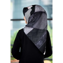 Vissona %100 Twill Ipek Dokulu ve Geometrik Desenli Siyah - Kremi Renkli 90X90 Eşarp Dikim Şekli : El Dikişi