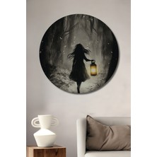 Teona Ahşap Gızemlı Ormanda Fenerli Kız Ahşap Dekoratif Tablo Yuvarlak Duvar Tablosu