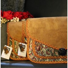 Pujiva -Büyük Boy-Etnik Desenli, Fermuarlı, Kilitli, Desenli, Suet Kapaklı El ve Omuz Askılı Çanta