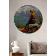 Teona Ahşap Kızıl Gelincikler Arasında Dağlara Bakan Kadın Yağlı Boya Görünümlü Ahşap Dekoratif Tablo Yuvarlak Duvar Tablosu